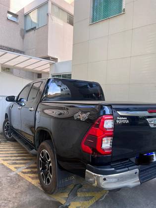TOYOTA HILUX 2.8 D-4D TURBO DIESEL CD SRX 4X4 AUTOMÁTICO